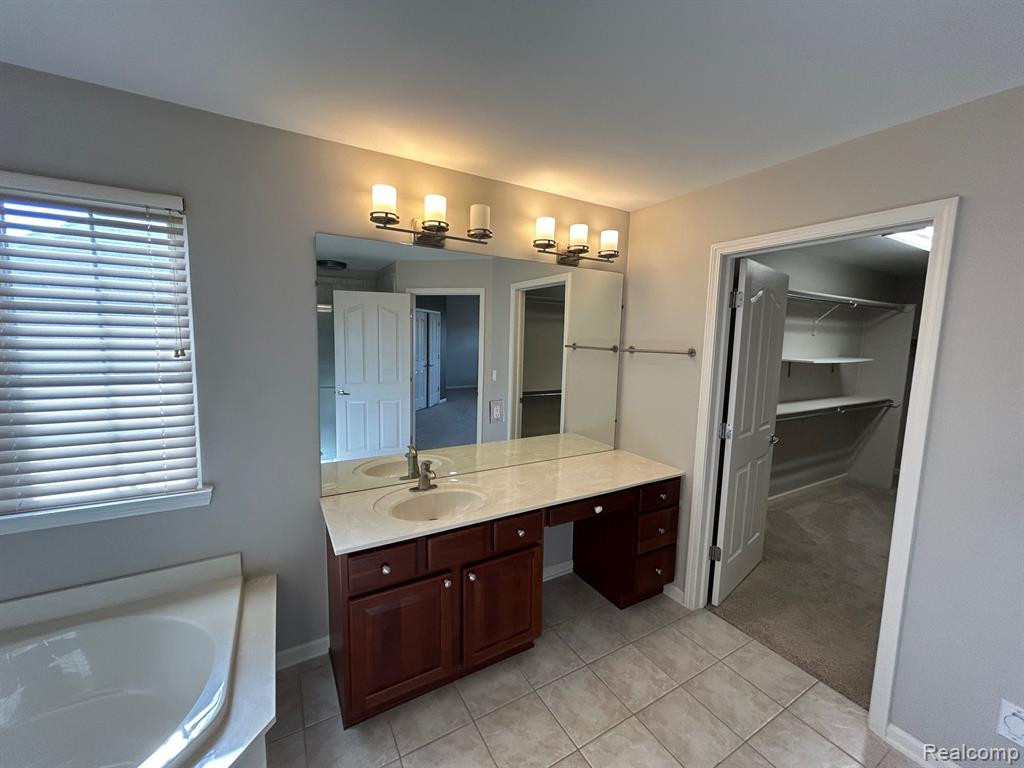 49100 RUNNING TROUT Lane, Northville, MI — Photo 41
