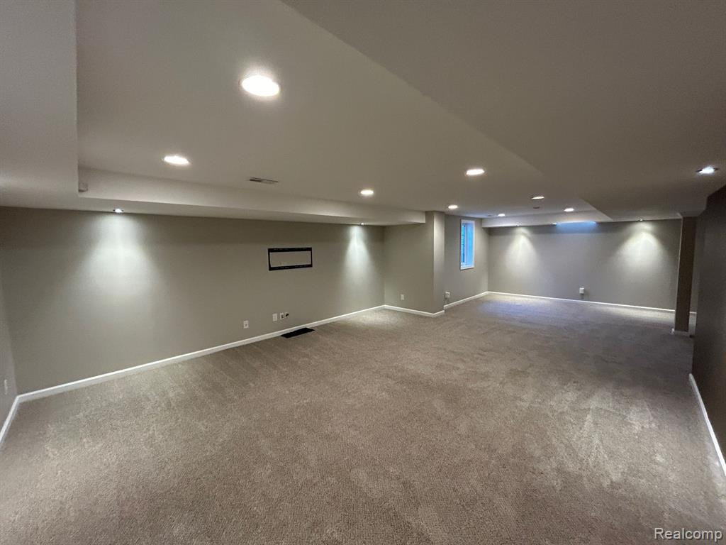 49100 RUNNING TROUT Lane, Northville, MI — Photo 45