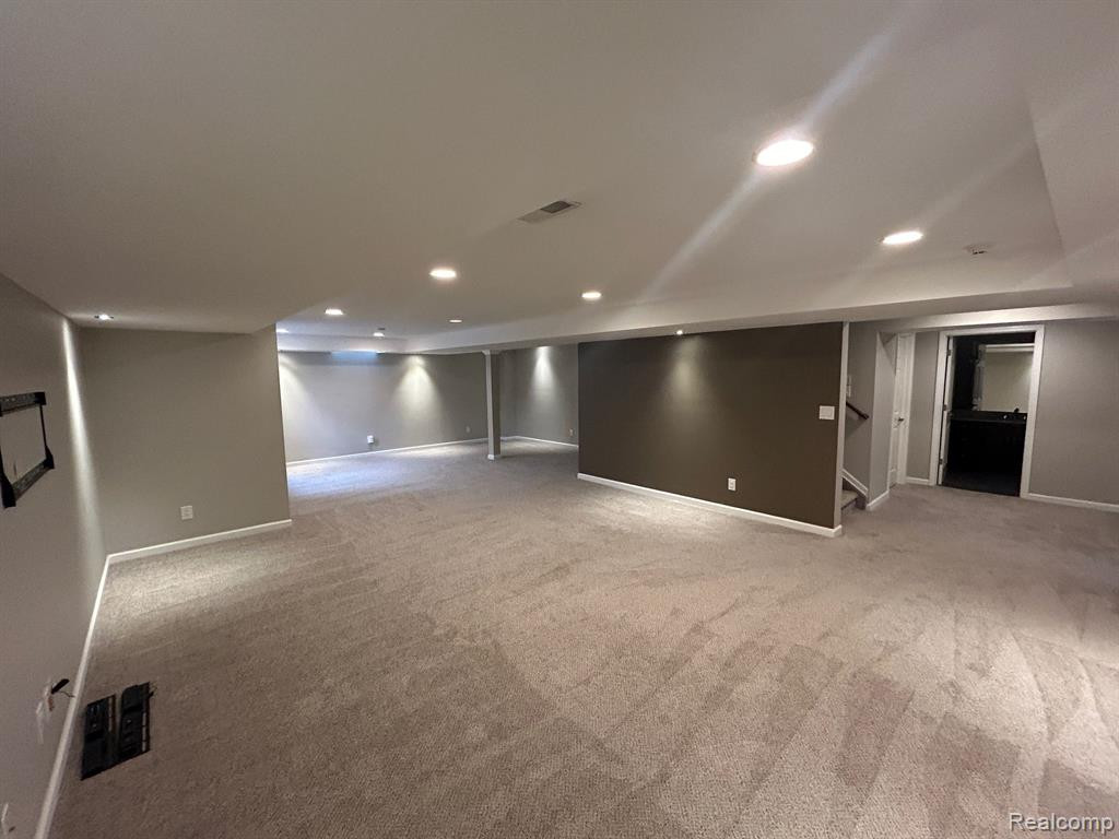 49100 RUNNING TROUT Lane, Northville, MI — Photo 46