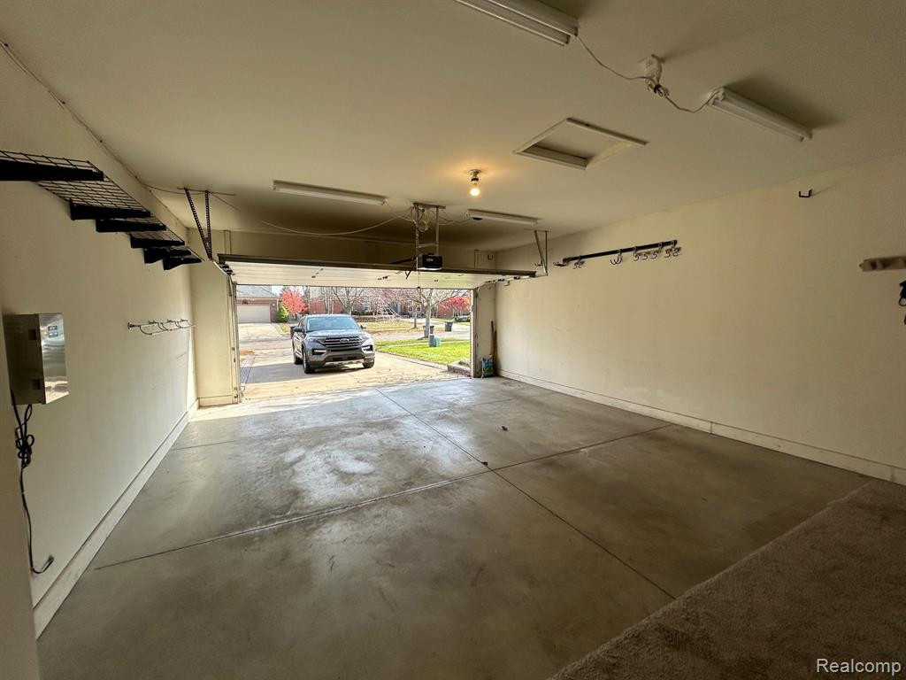 49100 RUNNING TROUT Lane, Northville, MI — Photo 56
