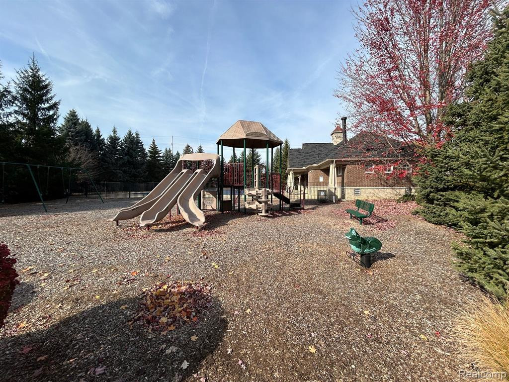 49100 RUNNING TROUT Lane, Northville, MI — Photo 68