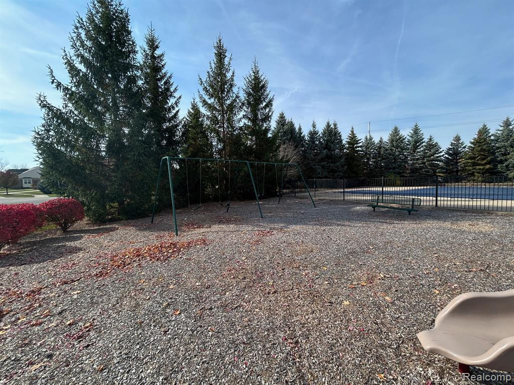49100 RUNNING TROUT Lane, Northville, MI — Photo 69