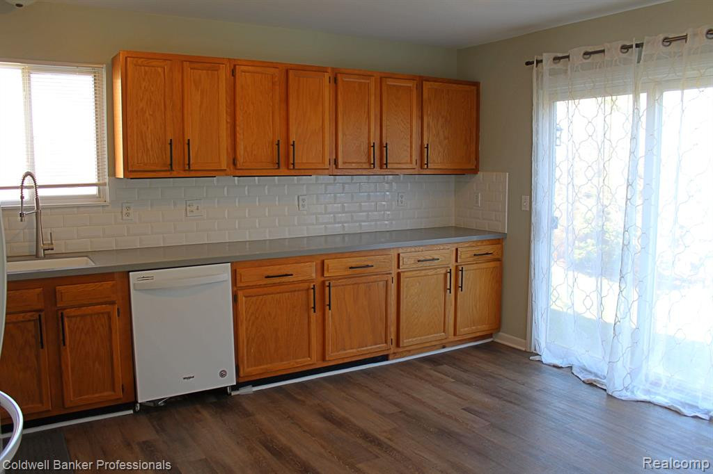 1047 WILDWOOD Lane, Canton, MI 48188 — Photo 11