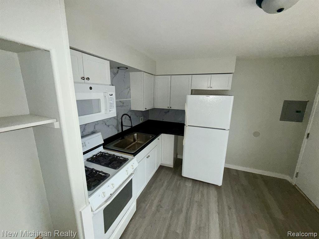 700 CLINTON RIVER Drive, Mount Clemens, MI 48043 — Photo 5