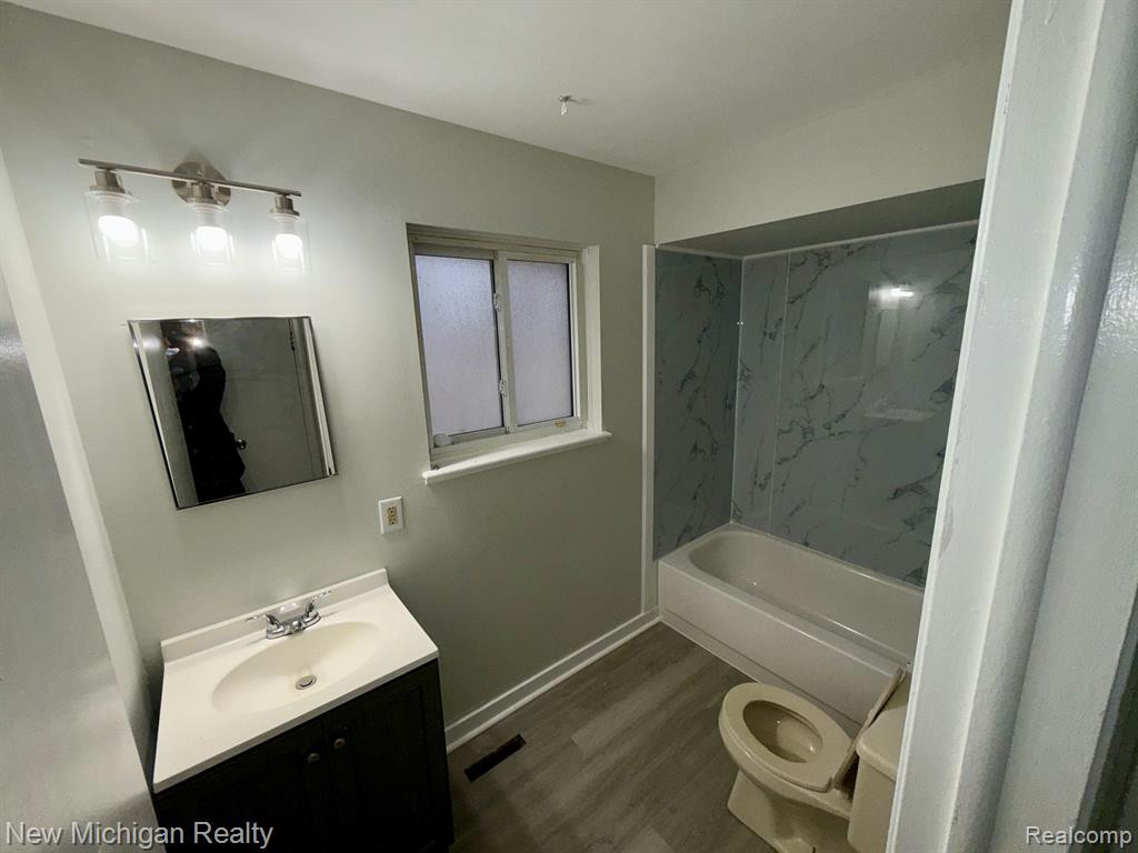 700 CLINTON RIVER Drive, Mount Clemens, MI 48043 — Photo 10
