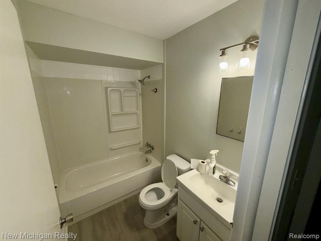 700 CLINTON RIVER Drive, Mount Clemens, MI 48043 — Photo 16