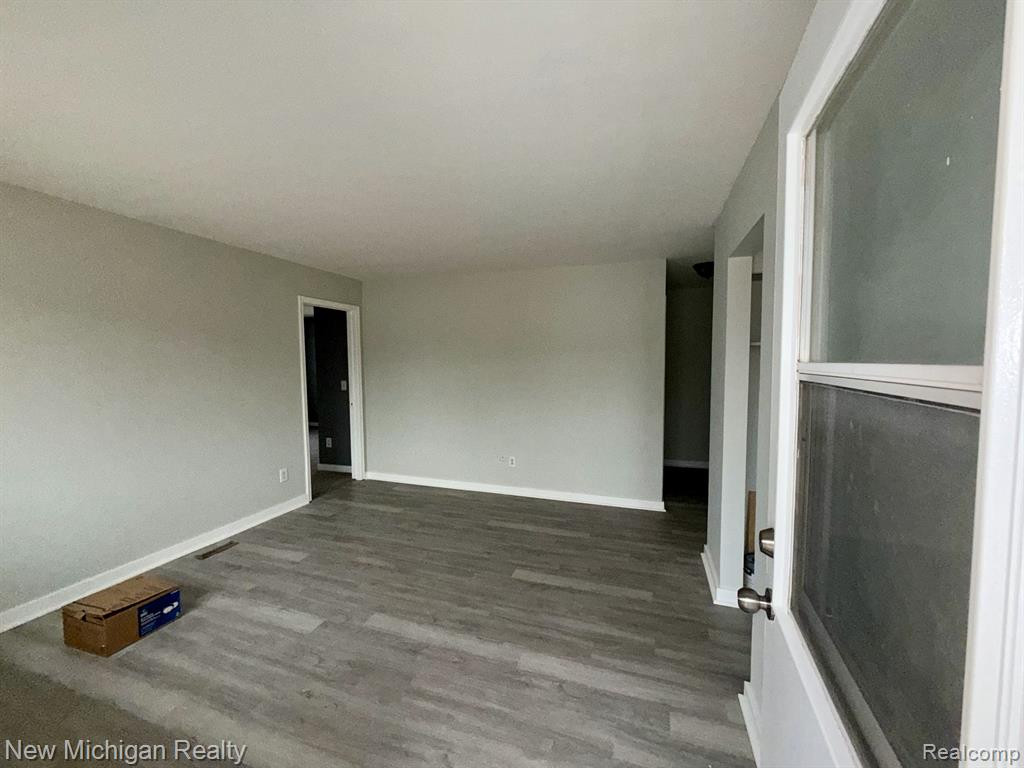 700 CLINTON RIVER Drive, Mount Clemens, MI 48043 — Photo 2