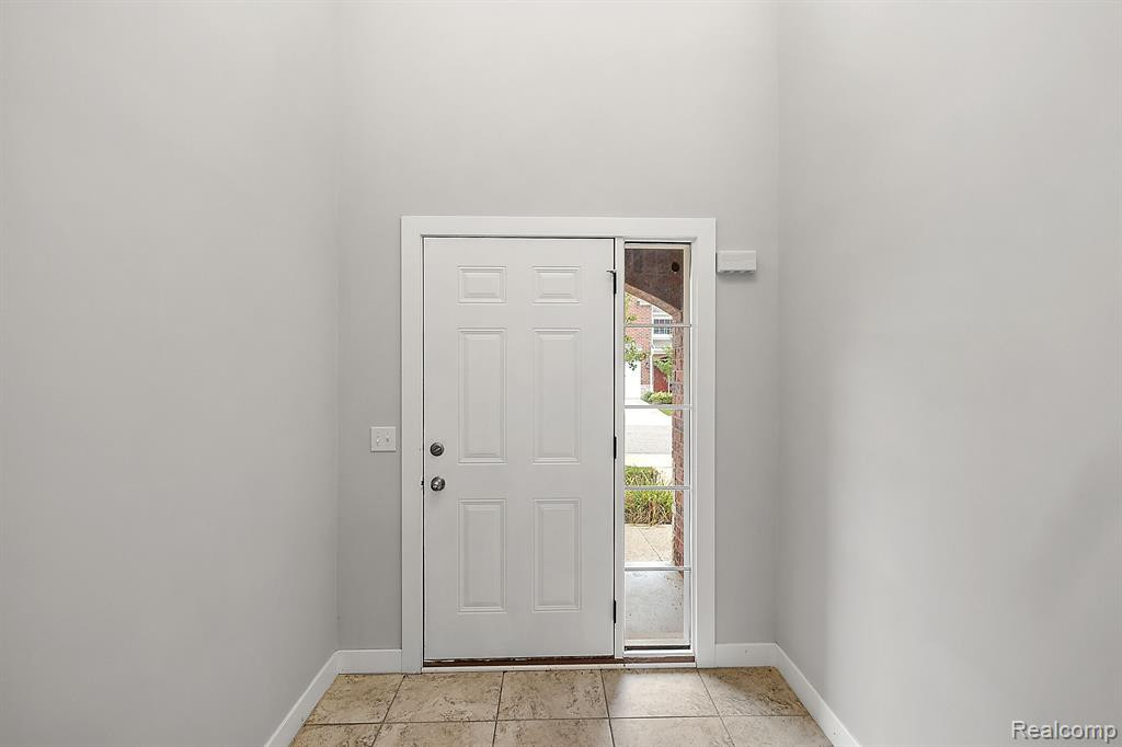 6191 Windemere Lane, Utica, MI 48316 — Photo 11