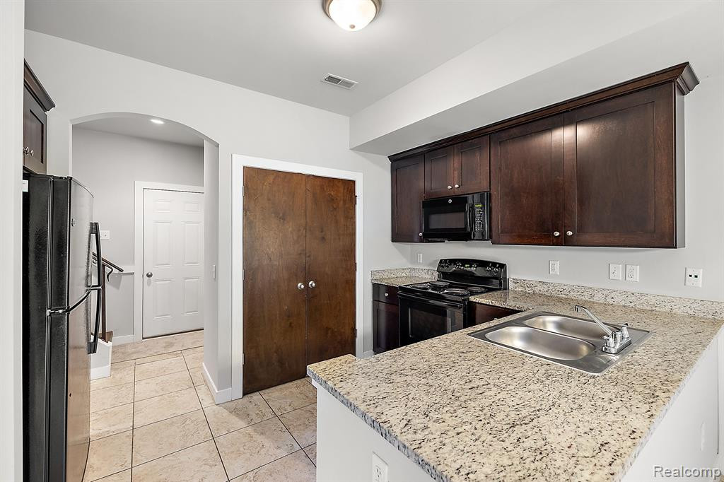 6191 Windemere Lane, Utica, MI 48316 — Photo 19