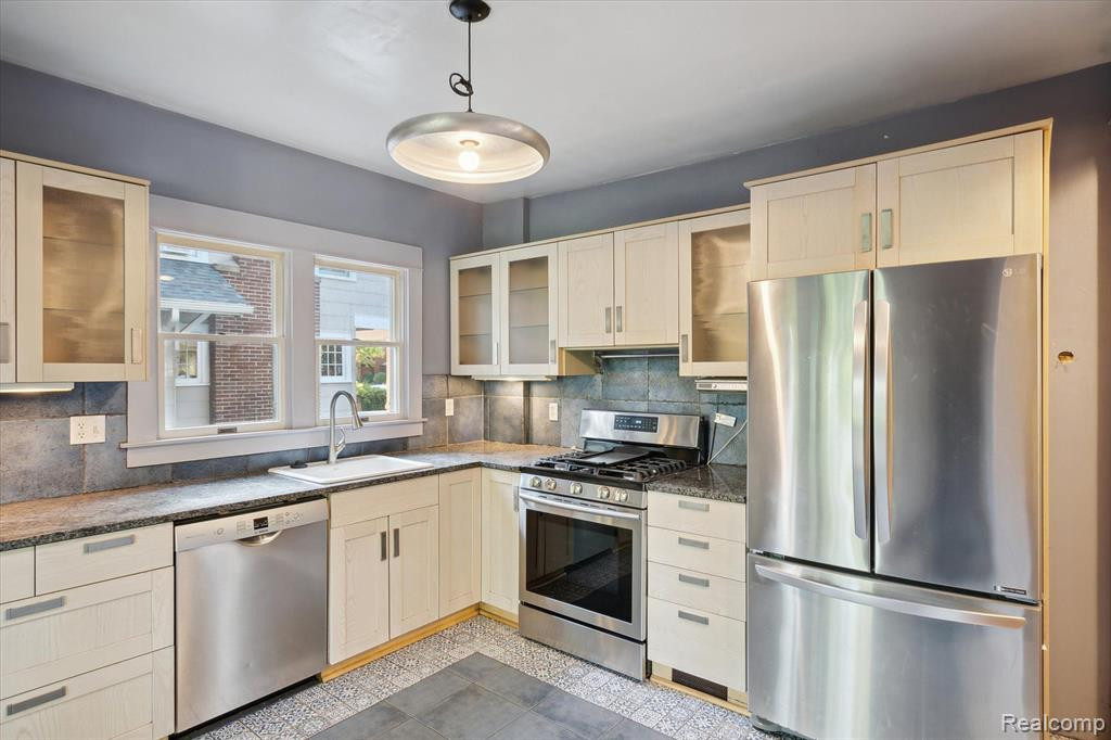 1303 BROOKLYN Avenue, Ann Arbor, MI 48104 — Photo 22