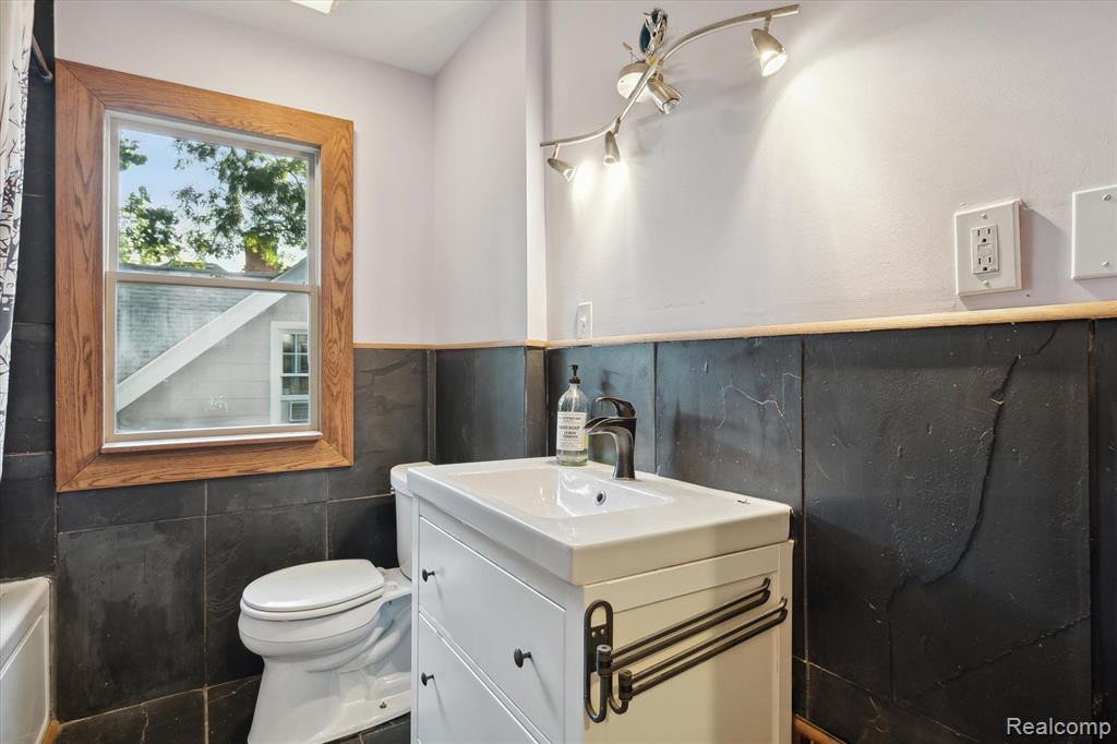 1303 BROOKLYN Avenue, Ann Arbor, MI 48104 — Photo 34