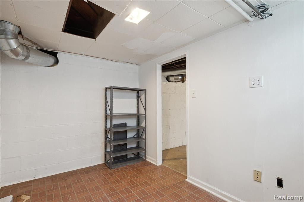 1303 BROOKLYN Avenue, Ann Arbor, MI 48104 — Photo 55
