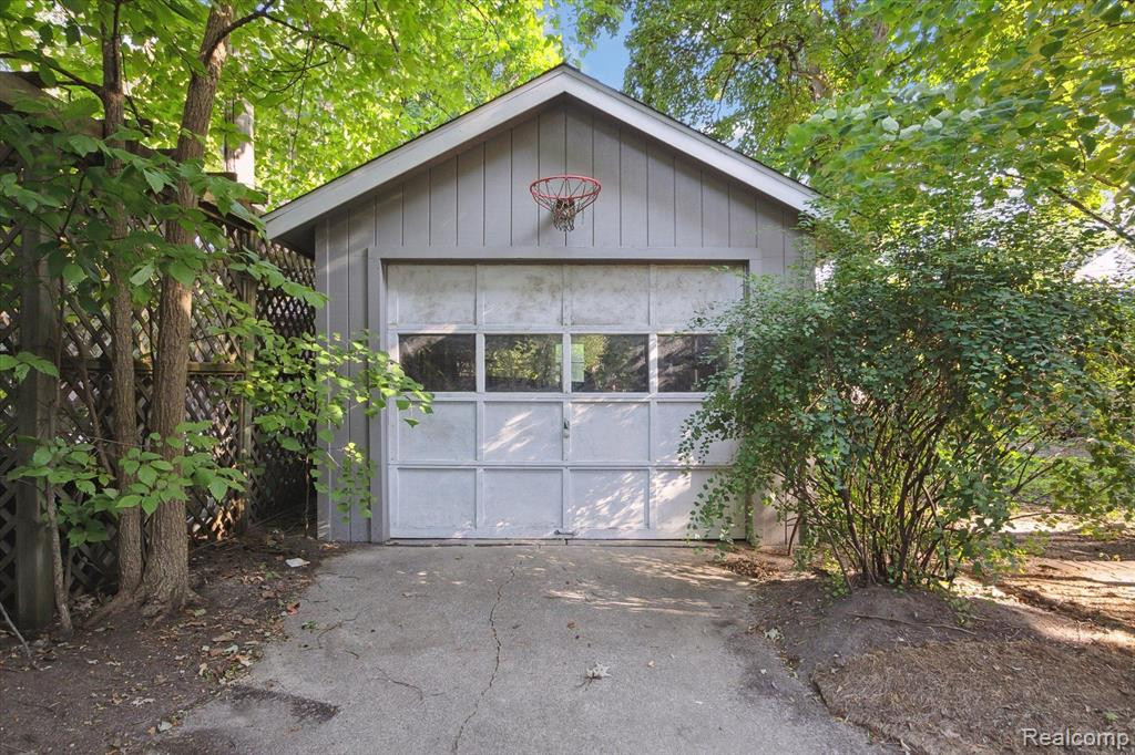 1303 BROOKLYN Avenue, Ann Arbor, MI 48104 — Photo 58