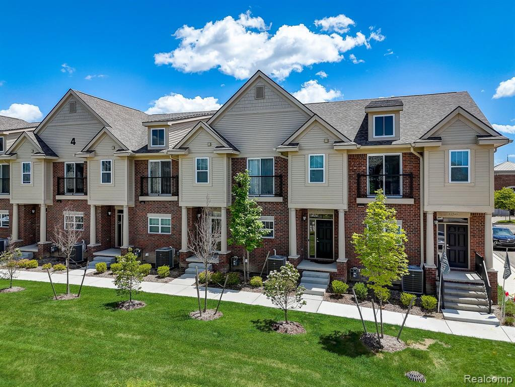 25511 GRANDVIEW Lane, 27, Novi, MI — Photo 3