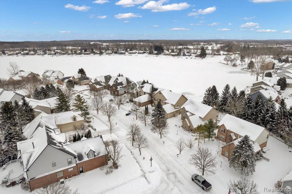 534 BAY POINTE Drive, Oxford, MI 48371 — Photo 8