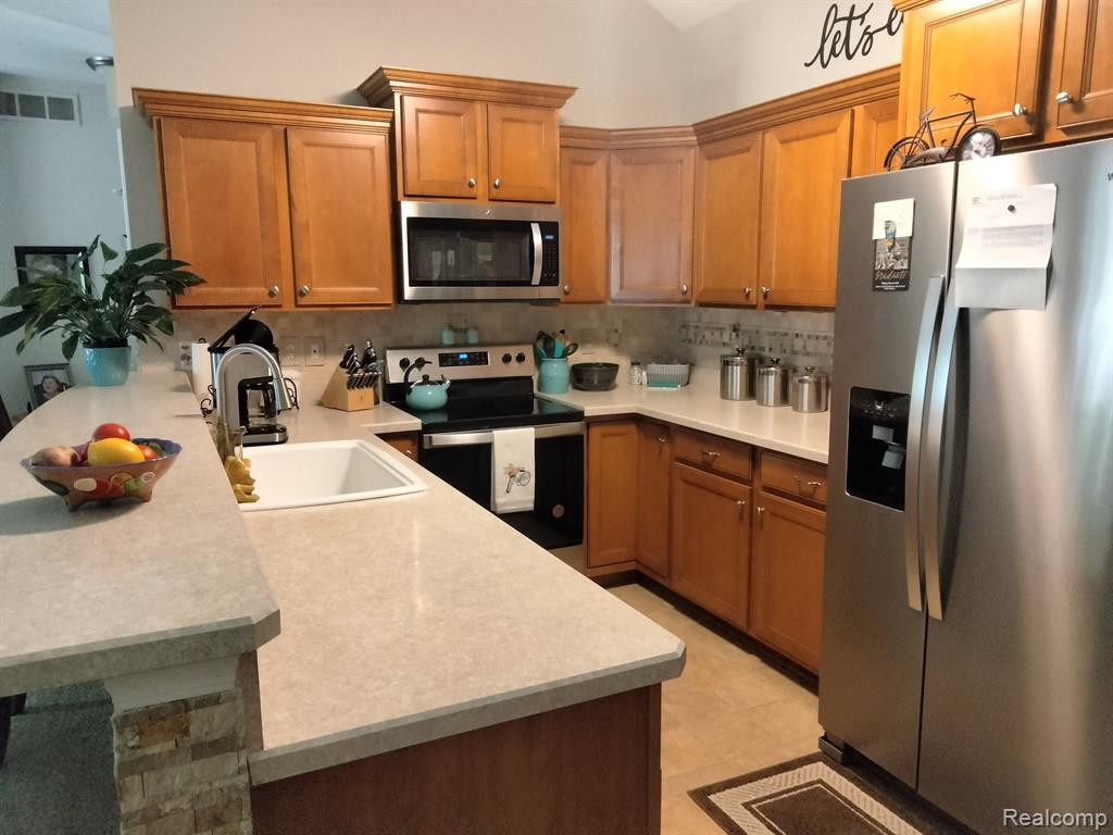 22460 WHITE PINE Drive, New Boston, MI 48164 — Photo 17