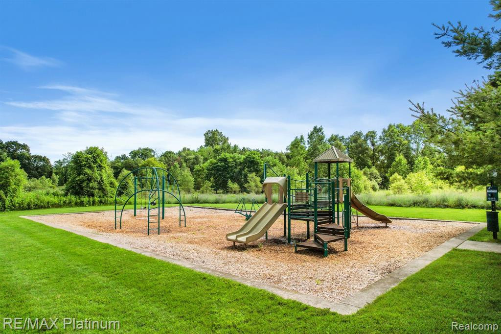 1686 Pinecroft Lane, Howell, MI 48855 — Photo 14