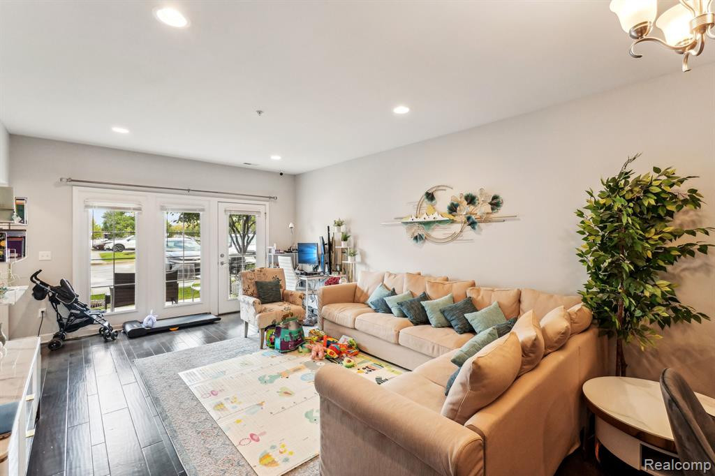 5525 ARBOR CHASE Drive, Ann Arbor, MI 48103 — Photo 4