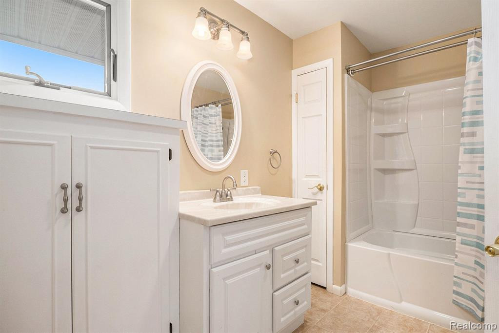 515 LYNN Street, Flushing, MI 48433 — Photo 21