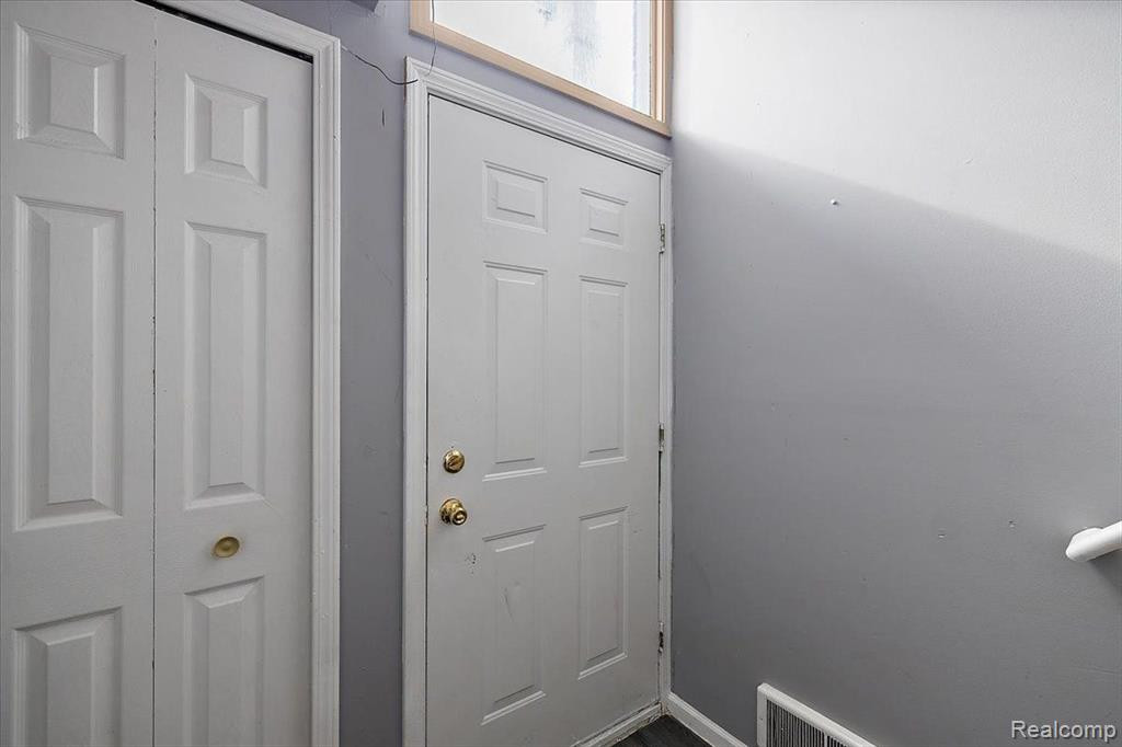 4443 BERKSHIRE Drive, Sterling Heights, MI 48314 — Photo 19