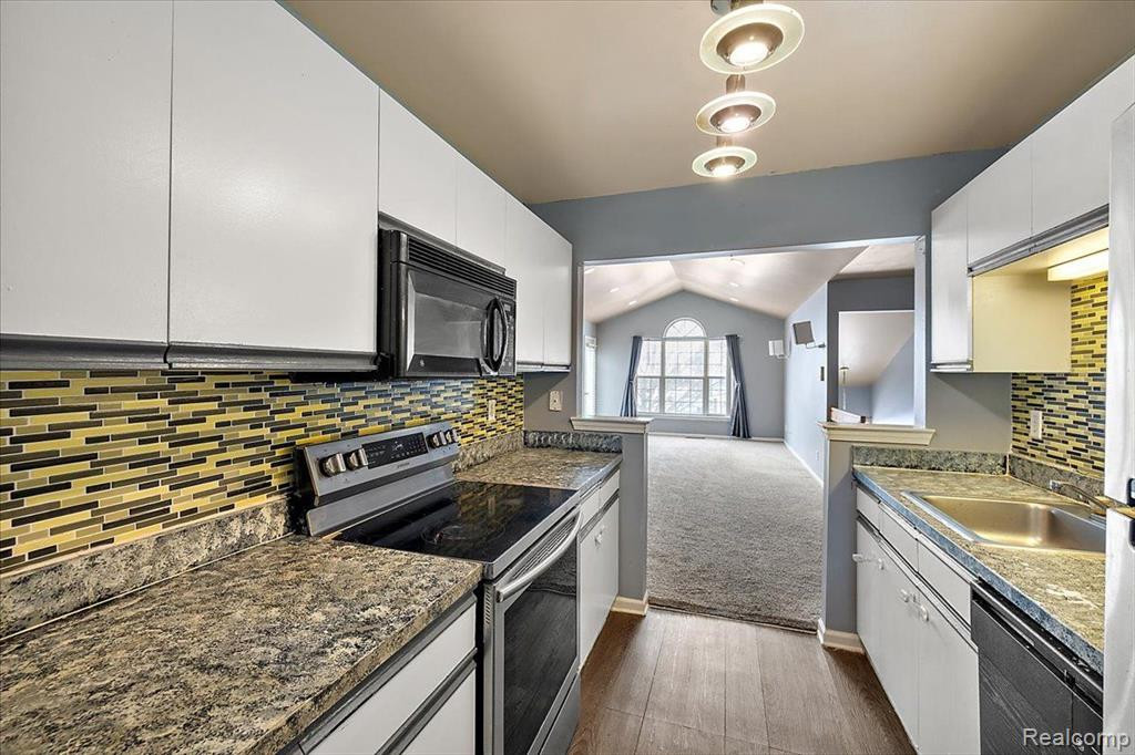 4443 BERKSHIRE Drive, Sterling Heights, MI 48314 — Photo 35