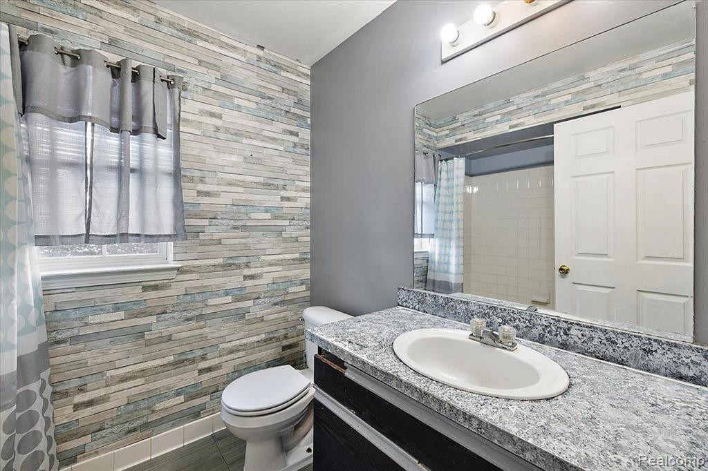 4443 BERKSHIRE Drive, Sterling Heights, MI 48314 — Photo 42