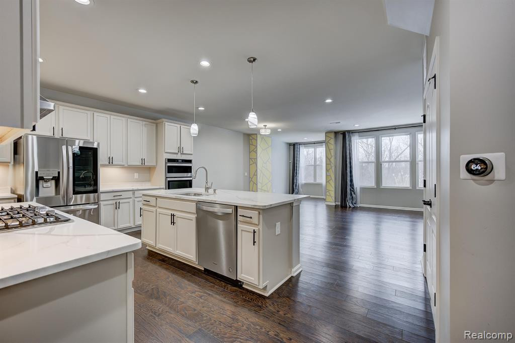 43576 Prospect Lane, 20, Novi, MI — Photo 4