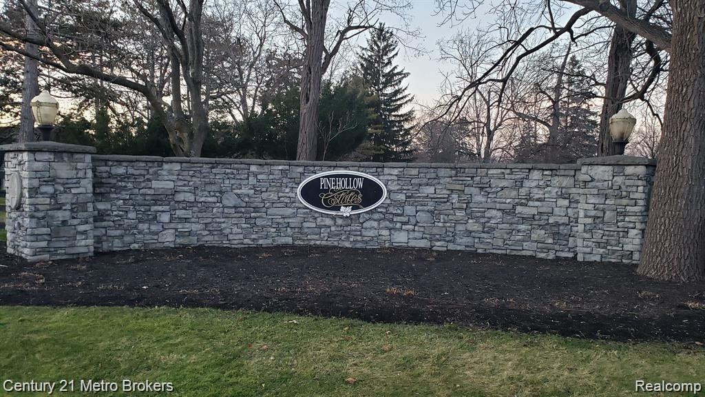 6284 Bridle Path, Grand Blanc, MI 48439 — front exterior