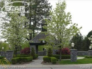 6306 Bridle Path, Grand Blanc, MI 48439 — front exterior