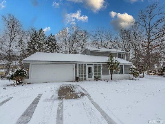 5123 CHESTERSHIRE Drive, West Bloomfield, MI — front exterior