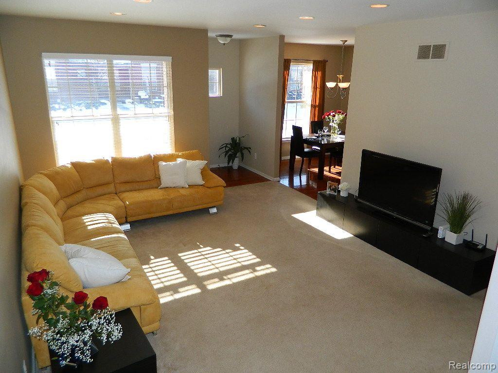 41131 N MAPLEWOOD Drive, Canton, MI 48187 — Photo 2