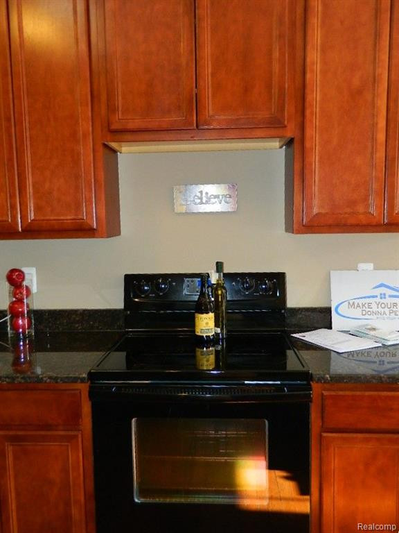 41131 N MAPLEWOOD Drive, Canton, MI 48187 — Photo 6