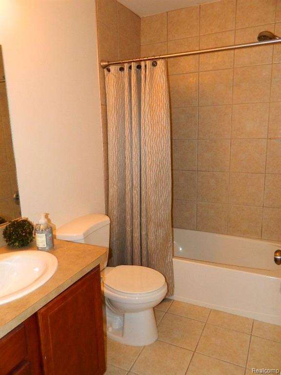 41131 N MAPLEWOOD Drive, Canton, MI 48187 — Photo 21