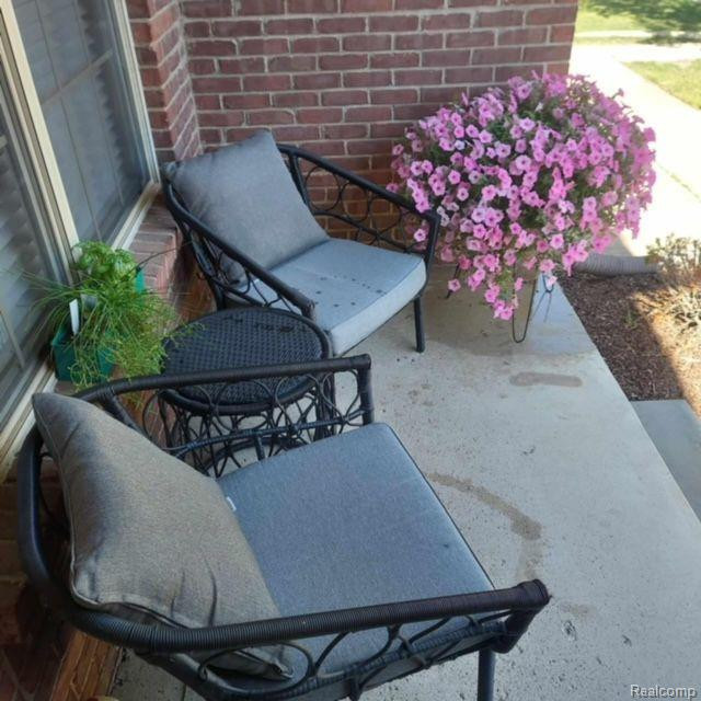 41131 N MAPLEWOOD Drive, Canton, MI 48187 — Photo 22