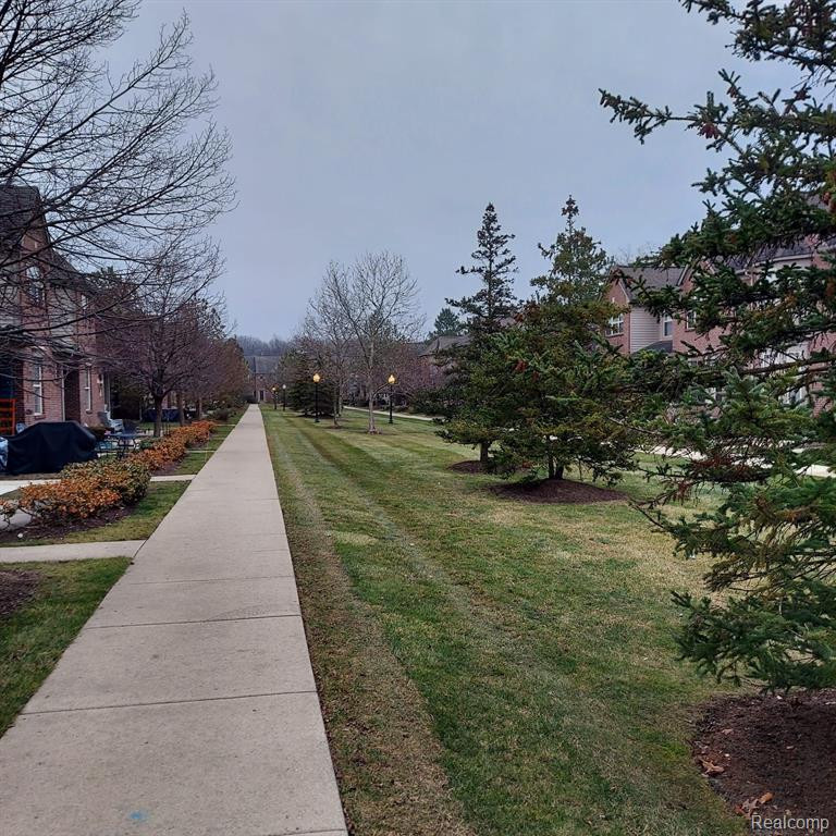 41131 N MAPLEWOOD Drive, Canton, MI 48187 — Photo 24