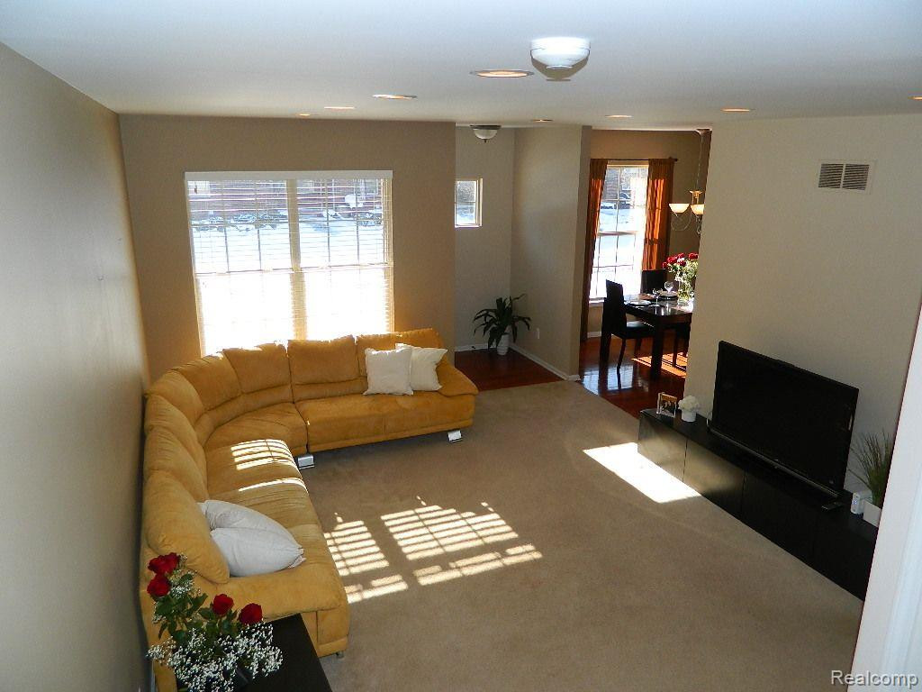 41131 N MAPLEWOOD Drive, Canton, MI 48187 — Photo 25