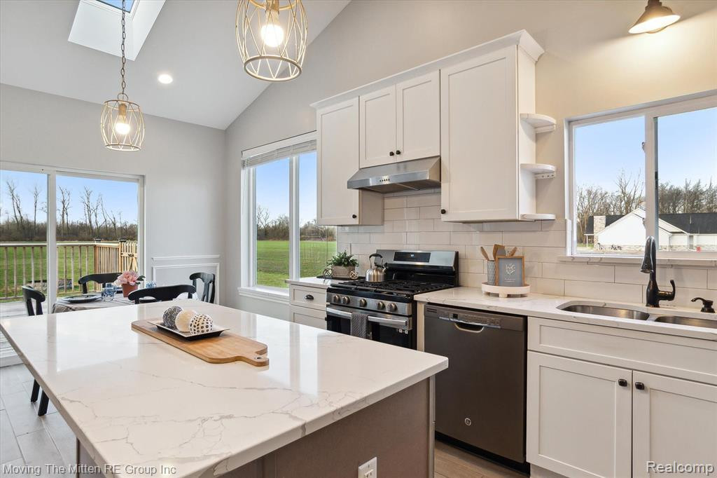 48035 WILLIS Road, Belleville, MI 48111 — Photo 11
