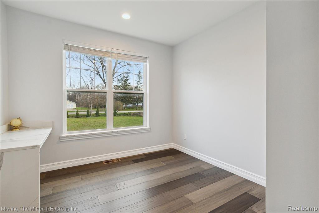 48035 WILLIS Road, Belleville, MI 48111 — Photo 31