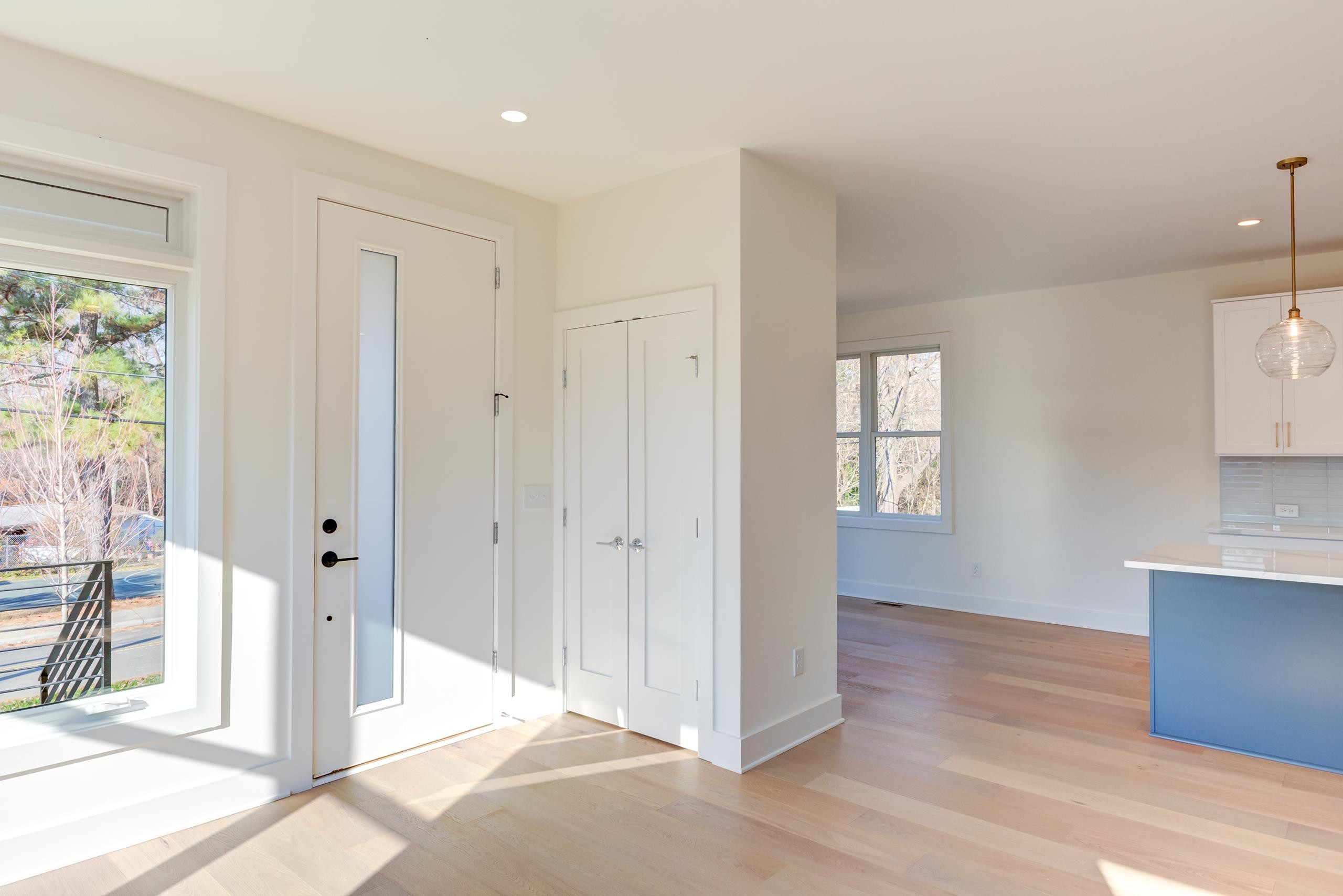 206C Laurel Avenue photo 3