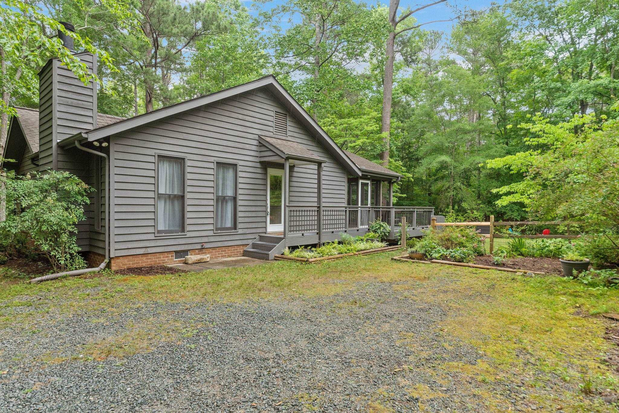 9022 Dodsons Crossroads photo 1