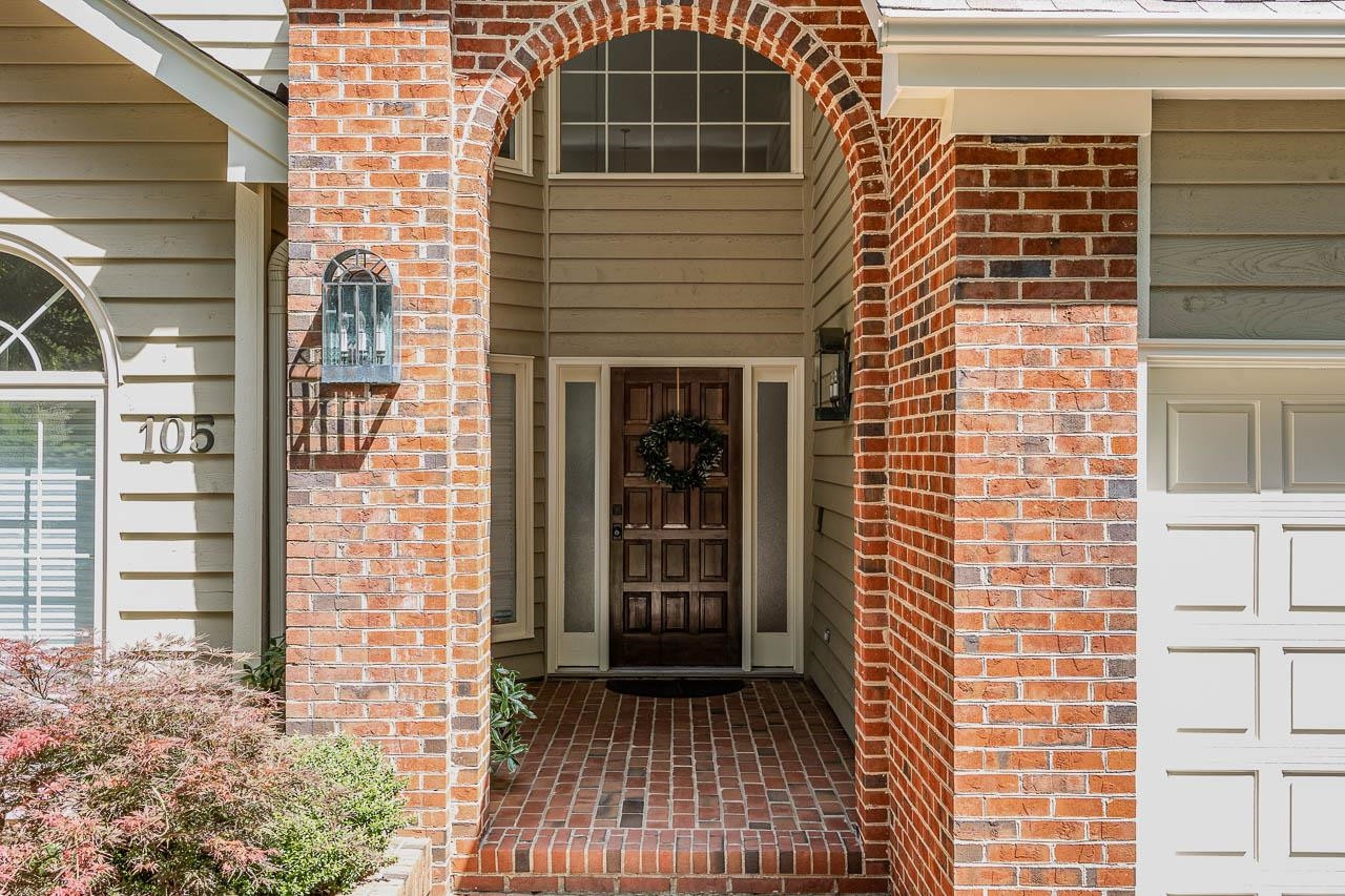 105 Muir Lane photo 2