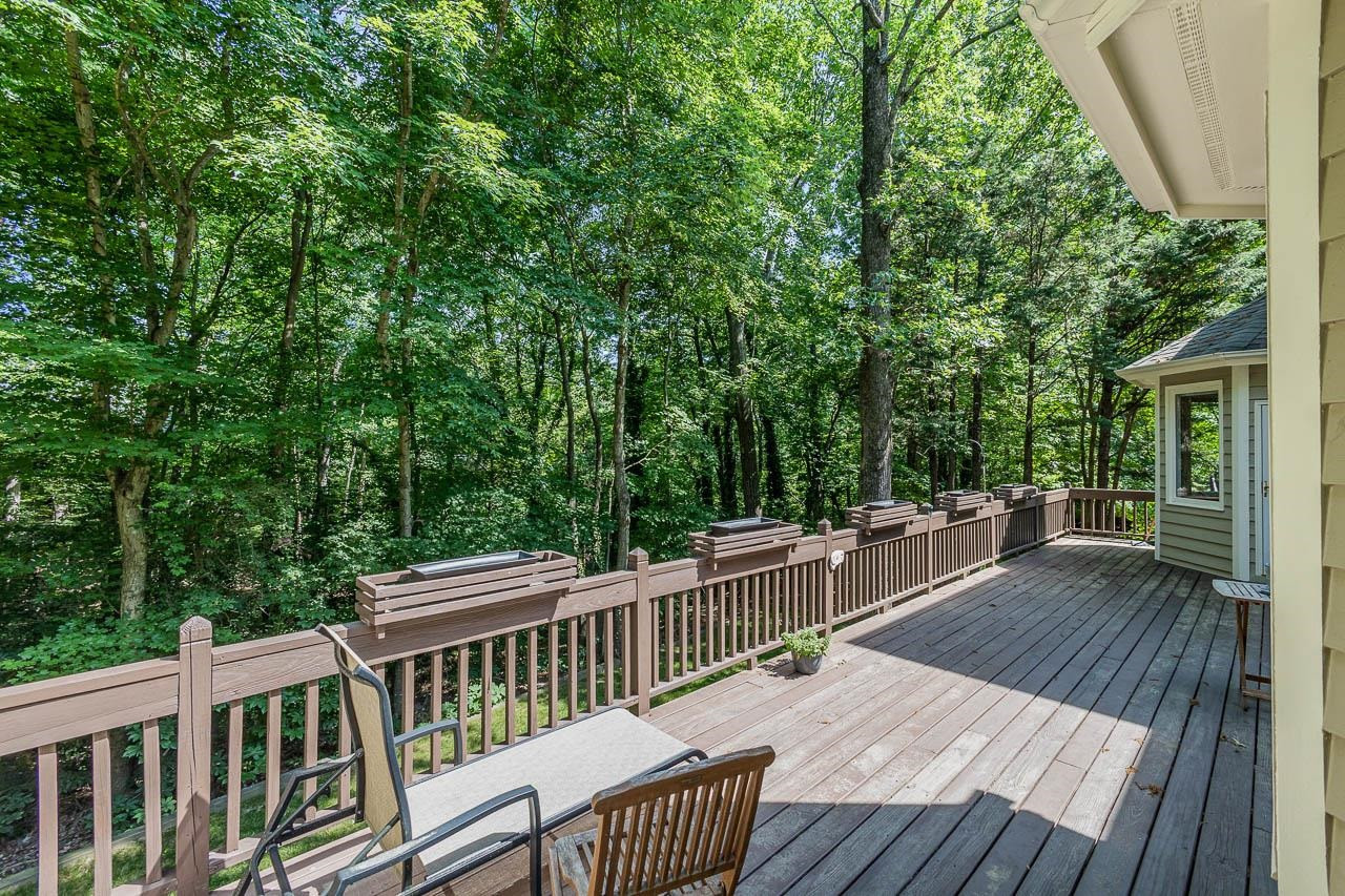 105 Muir Lane photo 3