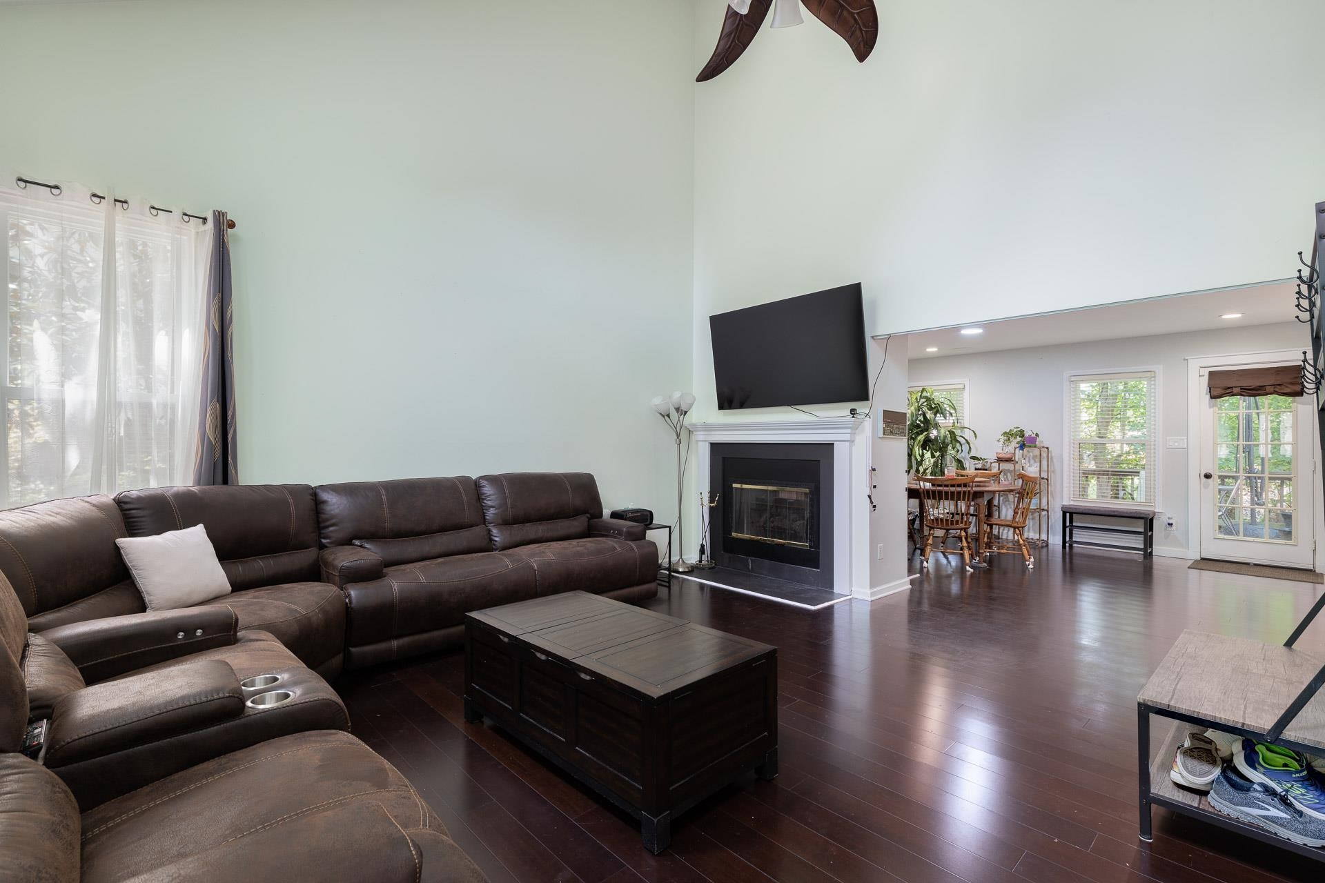 5006 Greenview Drive photo 3