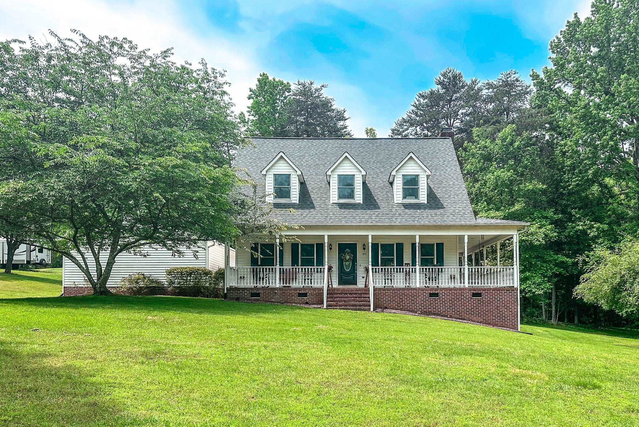 Sold by Eddie & Laura Burton Realty Group Photo 1