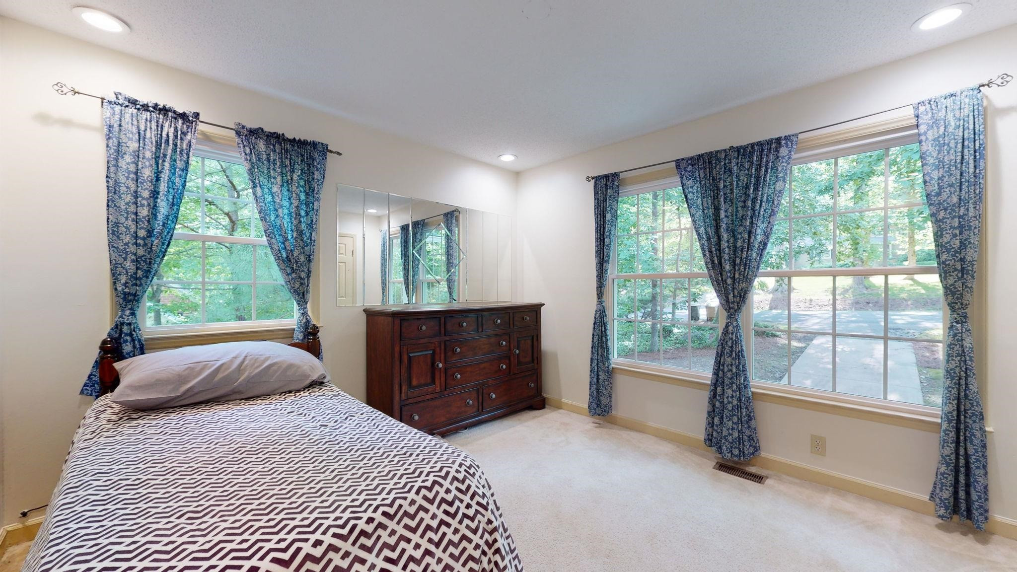 5425 N Highland Drive photo 8