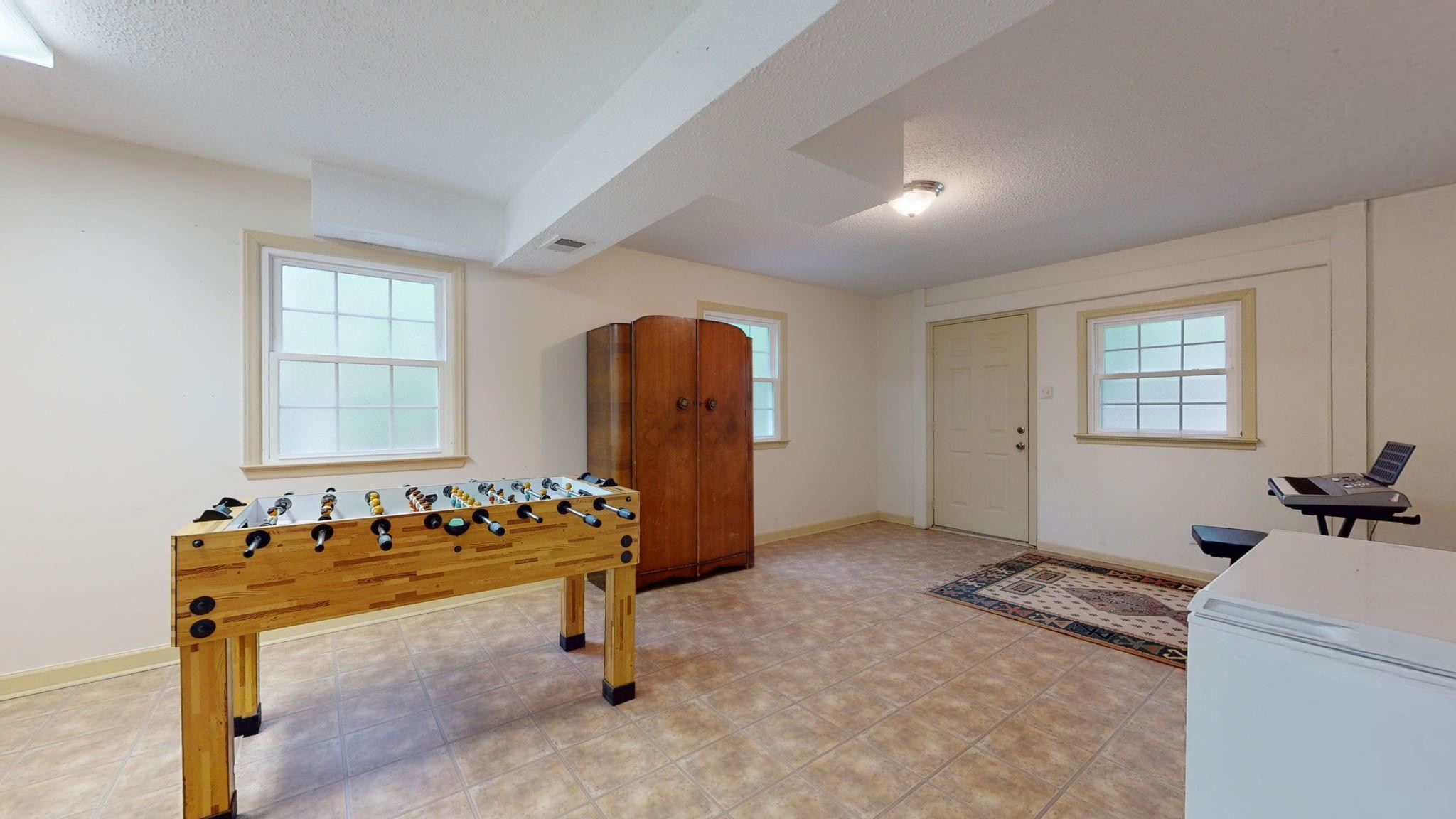 5425 N Highland Drive photo 9