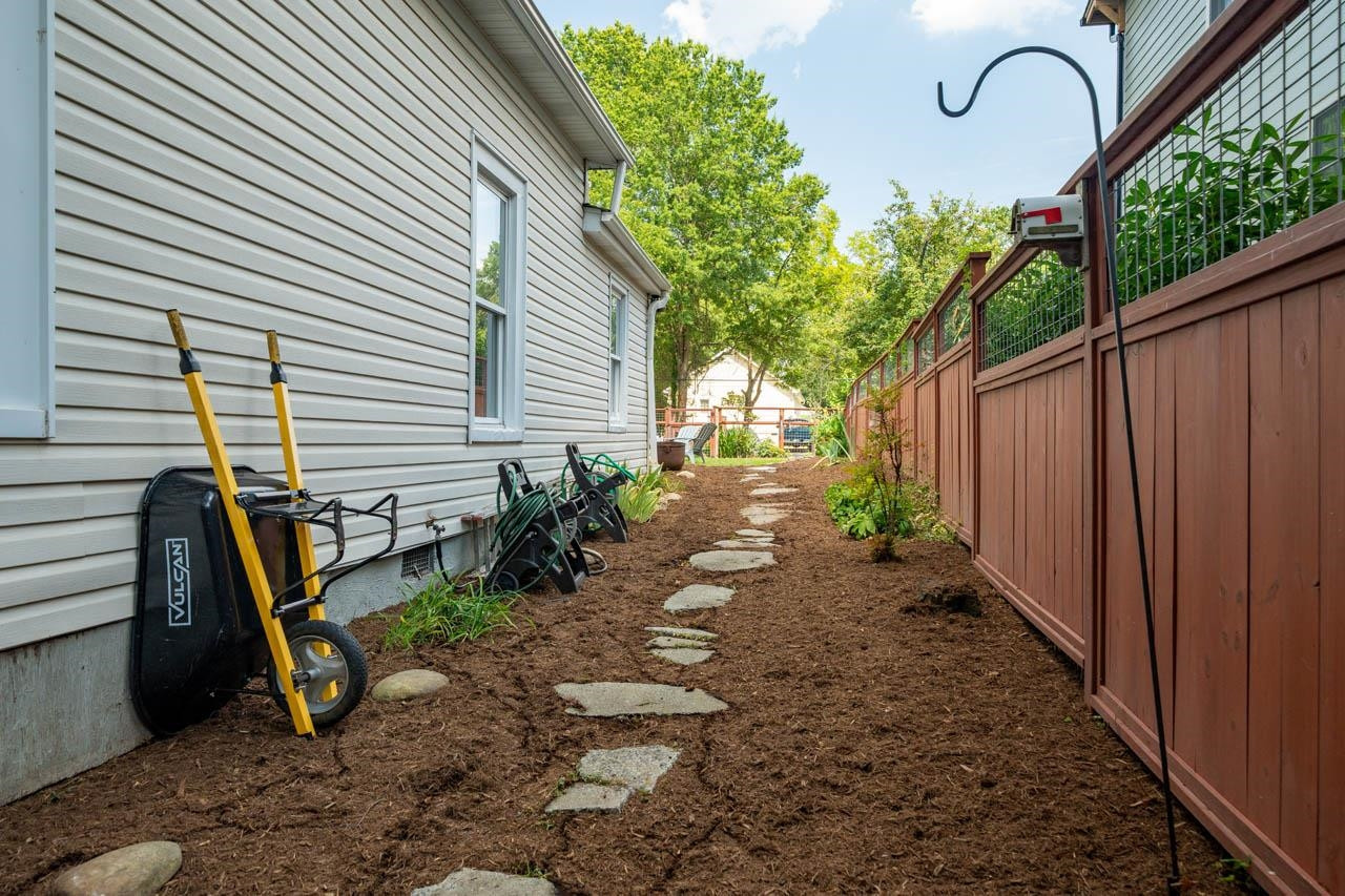 1012 Onslow Street photo 22