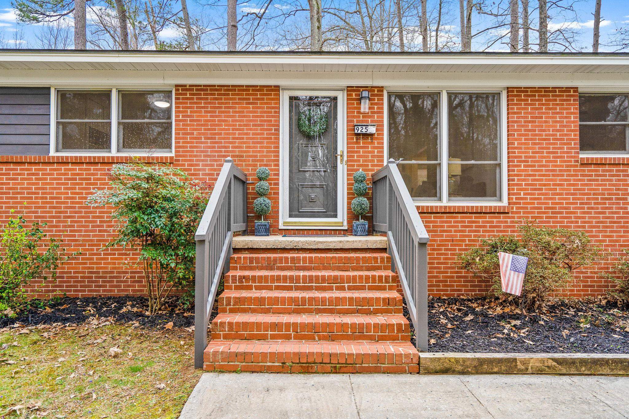 925 N Dogwood Avenue photo 1