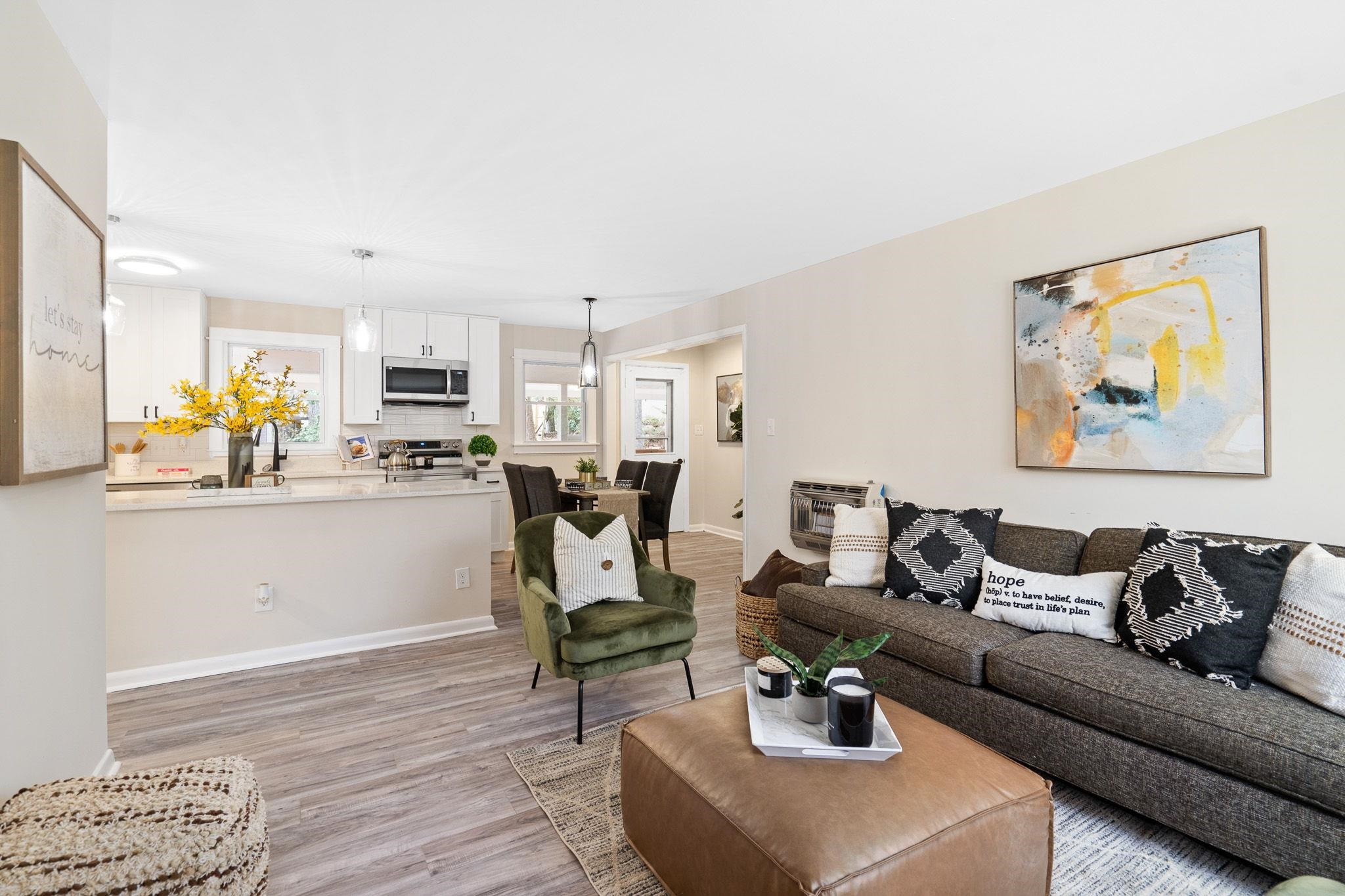 925 N Dogwood Avenue photo 3