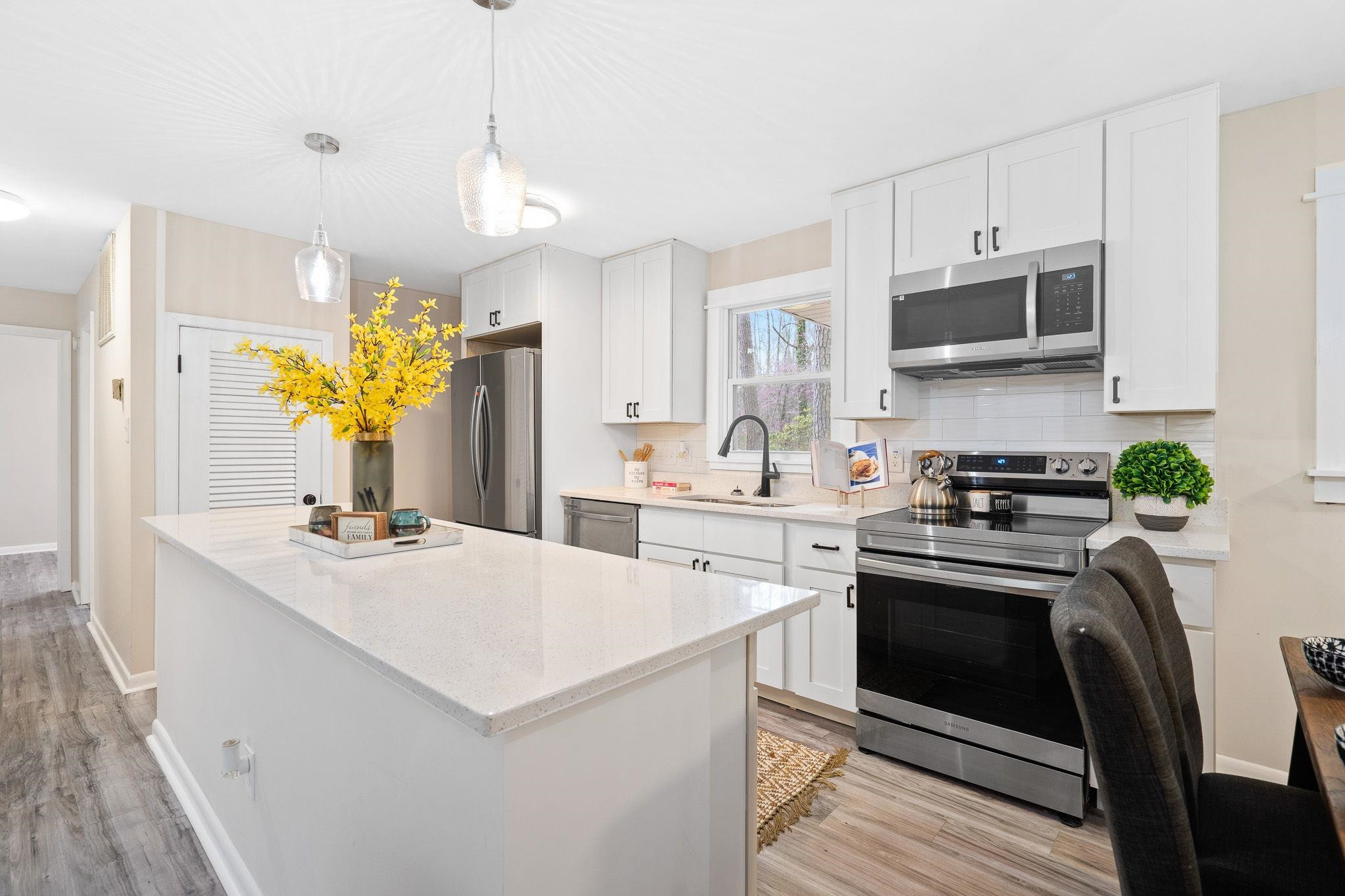 925 N Dogwood Avenue photo 7